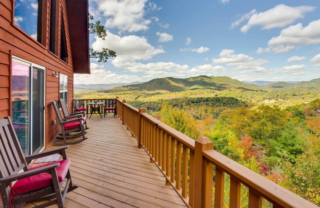 'Heavenly View’ Mountain Chalet in Murphy w/ Games