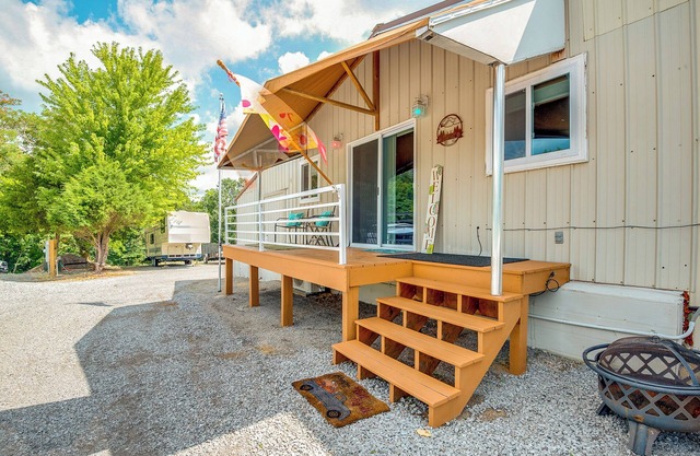 Murphysboro Retreat w/ Deck Near Kinkaid Lake!