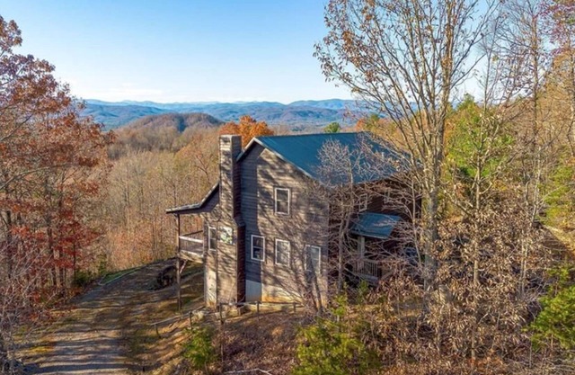 Music Mountain Cabin with Stunning Views Creative Vibes