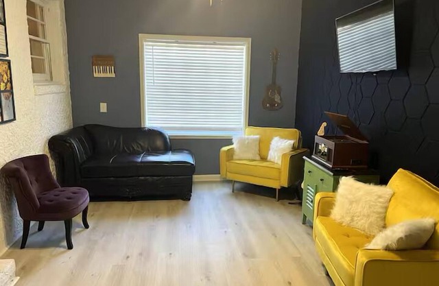 Music on Marvin. 3bd/2ba House across from GSU