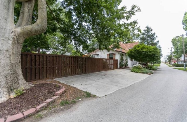 Music Room Basement Apartment w/ Private Entrance