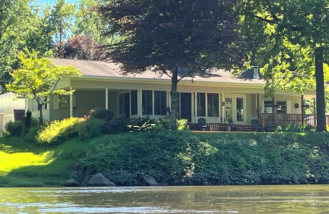 Muskegon River Cottage avec rampe de mise à l'eau privée