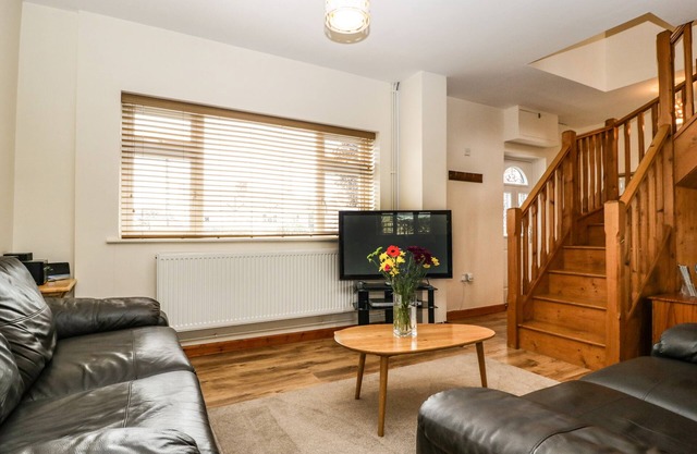 Muskoka Lodge, MIDSOMER NORTON
