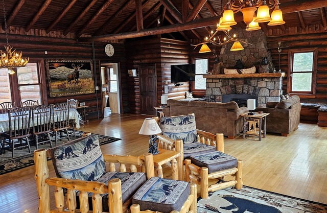 À voir - Magnifique chalet / chalet au bord du lac sur une péninsule privée!