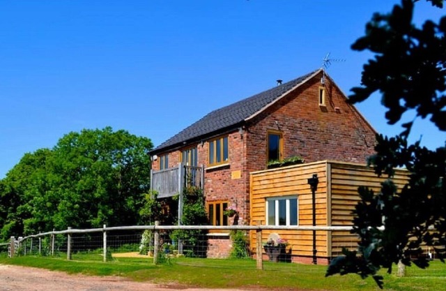 Mutton Barn - The Best rural holiday property in Warwickshire - 4 Guest Unit