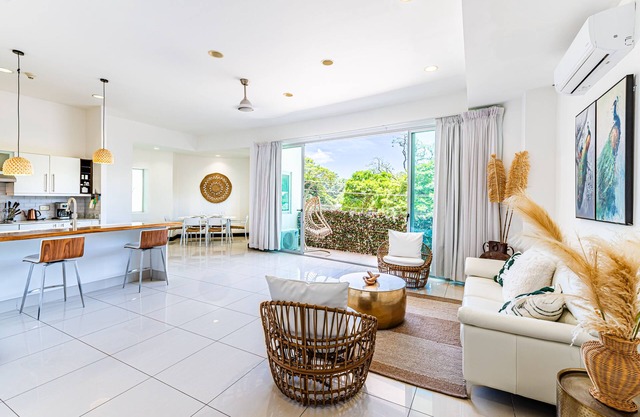 mVillas - Luxury 2Bed 2Bath Condo w Pool