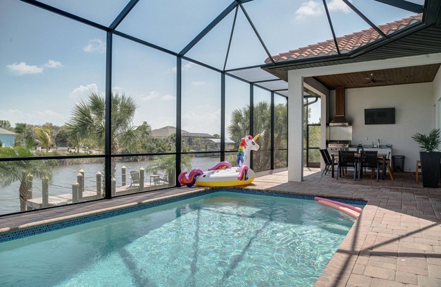 My Charlotte villa : Heated pool and boat dock