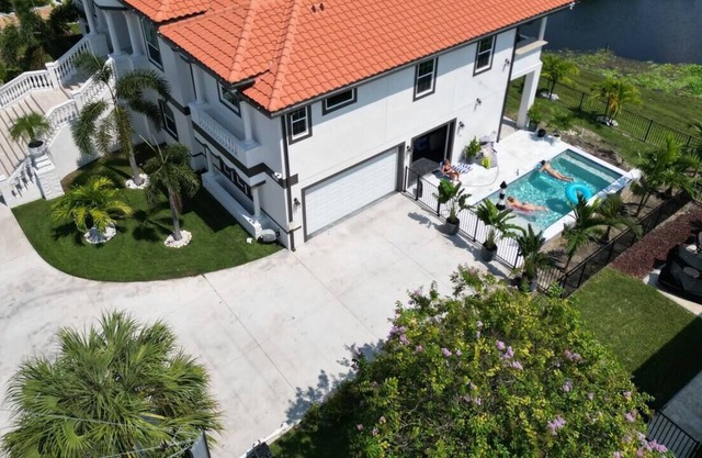 Peaceful area with nice views of the Canal! 15 minutes from the beach! Remodel!!