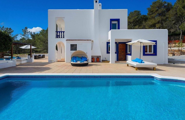 Villa à Santa Eulària Des Riu avec 4 chambres à coucher, 8 couchages