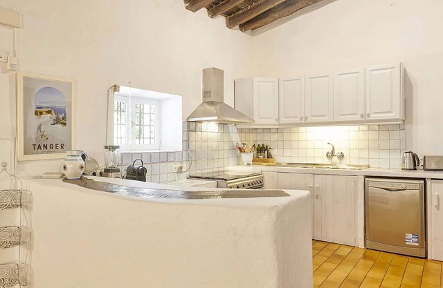 My Rental Homes - Villa Roger with an independent guesthouse in the garden and pool