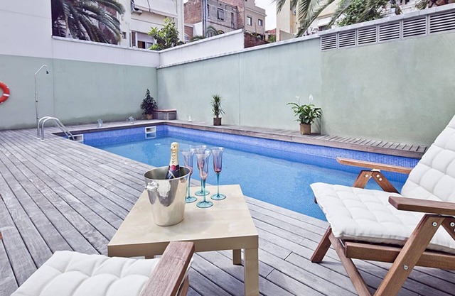 My Space Barcelona Duplex avec piscine et terrasse dans le centre pour 6pax