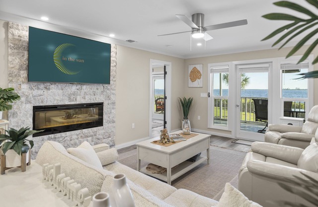 Myakka River Views / Corner Unit / Freshly Designed / Pool / Gym / Gated
