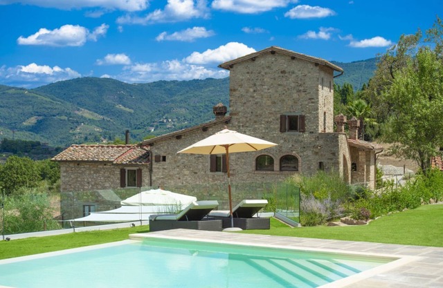 MyExclusiveItaly - Villa Chianti with panoramic pool on the vineyard
