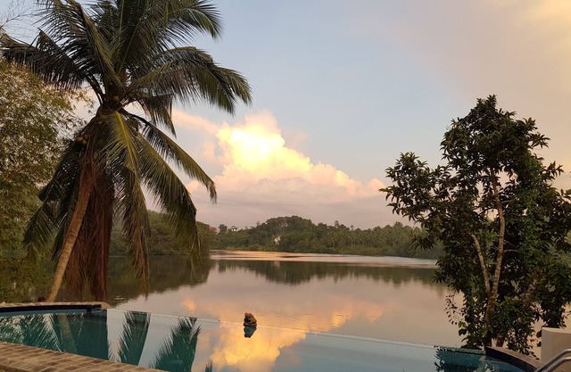 Spacieuse villa au bord du lac, 4 chambres, 24 heures de cuisson, à 45 minutes de la capitale Sri Lanka