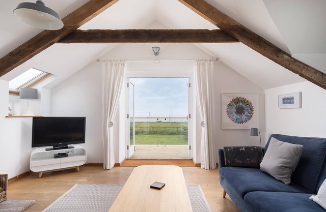 Myn Tea - stylish barn with sea views, near Sennen & Gwenver beaches, parking