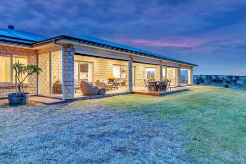 Myponga Beach Luxe - Stunning Seaside Sunsets