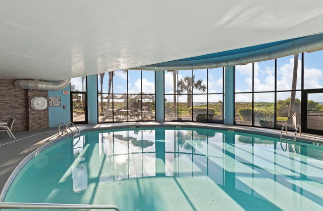 Myrtle Beach, SC: 2BR w/Balcony, Pool: 1.4 Mi. From Barefoot Landing
