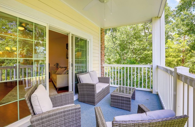 Myrtle Beach Condo w/ Pool: 7 Mi to Downtown!