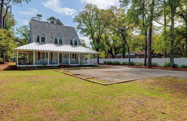 NEW!!! Large Updated house close to Carolina Beach