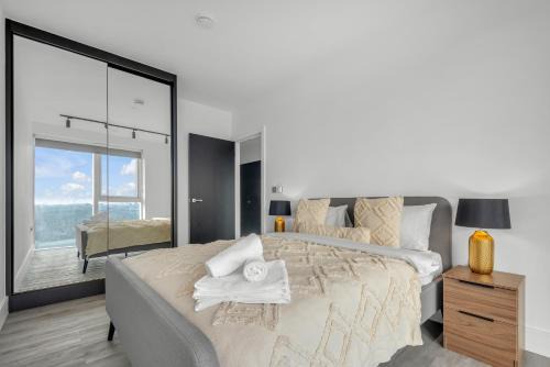 MySquare Modern Two Bedroom Flat in North Acton close to Ealing