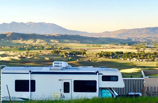 Mystic Mountain RV ... 3 Nite min & est une location de Sationery (pas de conduite).