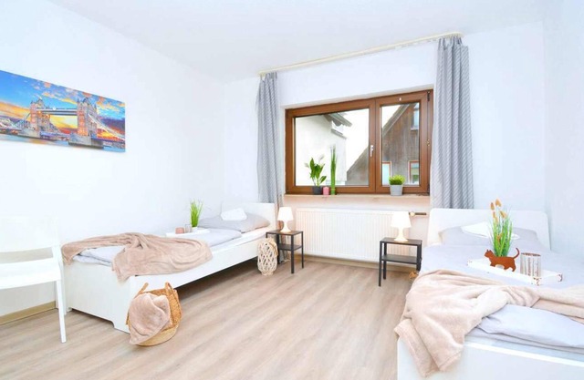Nü10 - Schöne Ferienwohnung mit Balkon in Lauf an der Pegnitz bei Nürnberg, 100qm, 3 Zimmer, Max. 5 Personen