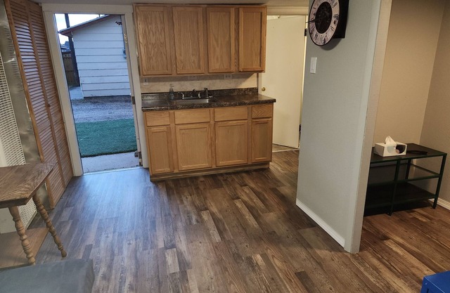 n#4, QuatronnCozy 1-bedroom apartment in charming Laramie with WiFi