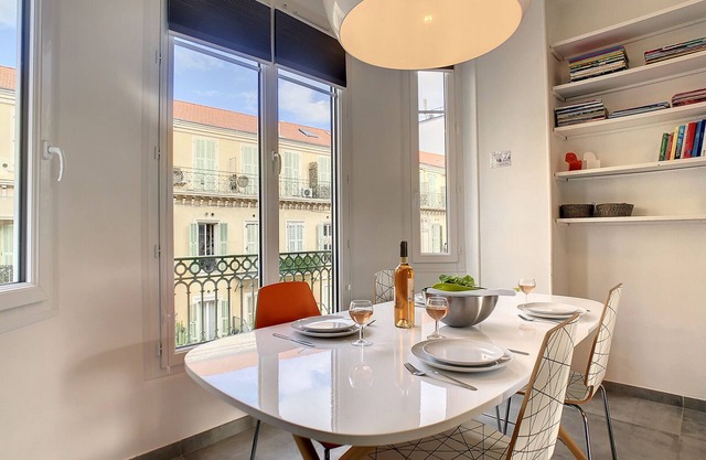 N&J - BOW WINDOW BUFFA - Central - Proche mer