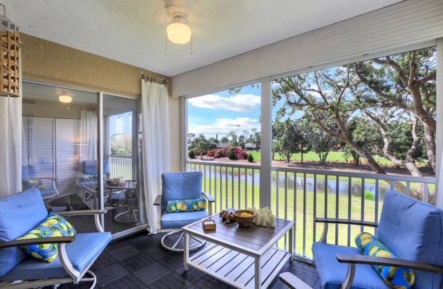 NO CHORES! Minutes to world class beaches and Marco Island. 3 mi to 5th Ave