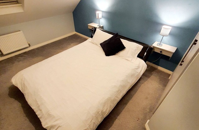 *Modern 3 bed in Newport - close to city centre*