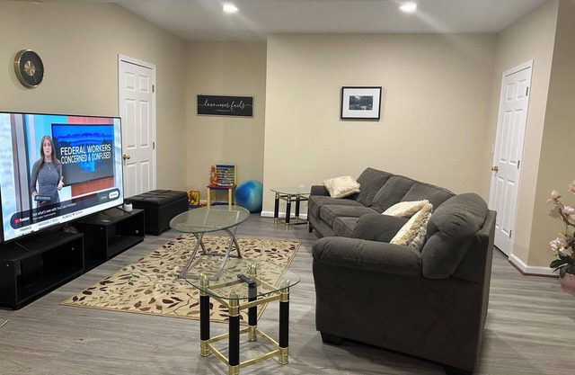 6 Mins from Dulles Airport Suite