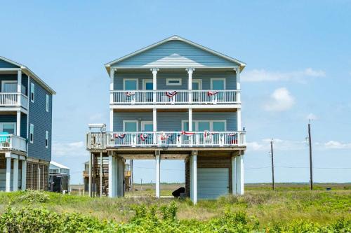 Nana & Pops Beachfront Home - Family Friendly