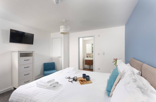 Nanjizal, B&B - a hotel room that sleeps 2 guests in 1 bedroom