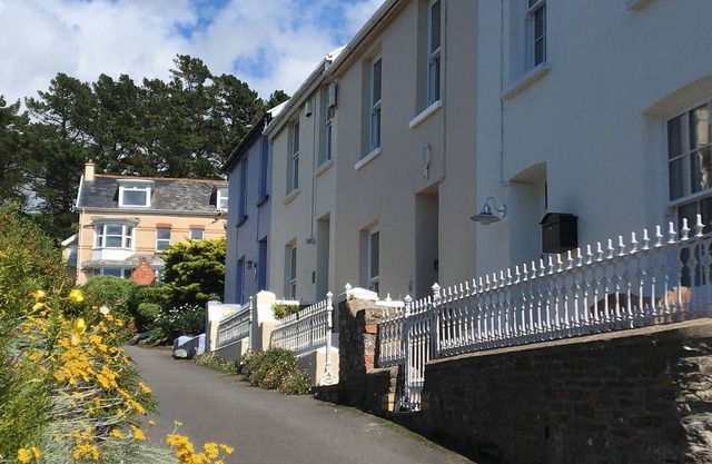 Nannys Cottage, dog friendly, high standard throughout, 2 mins to beach