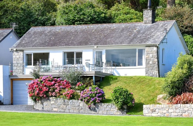 Idéalement situé sur le domaine de Glyn y Weddw dans la partie inférieure de Llanbedrog et bénéficiant d'une vue magnifique