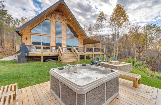 Nantahala Forest Cabin w/ Fire Pits & Hot Tub!
