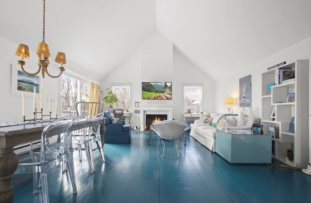 Nantucket Beach House Oasis. 4 Beds, 3 baths, with spectacular views