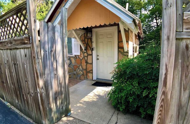 Napa Rock Cottage/ #7 Oak Crest