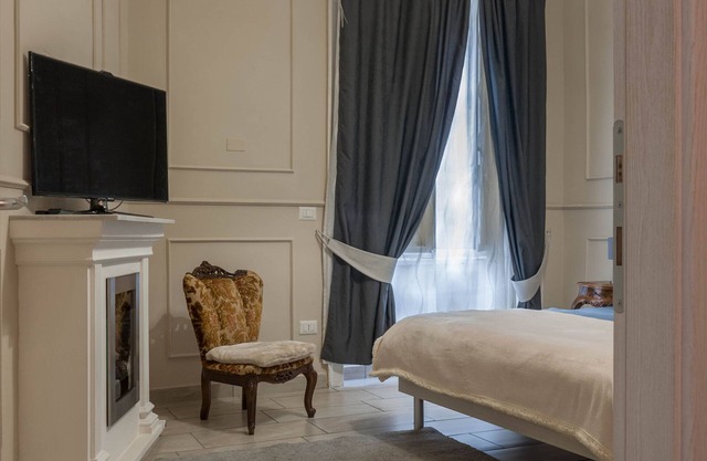 Naples Center | Comfortable Spacious | Stella Apartment
