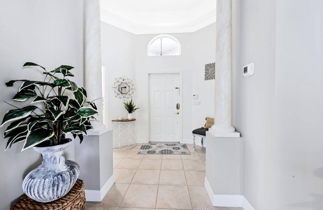 Naples Getaway w/ private pool & spa!