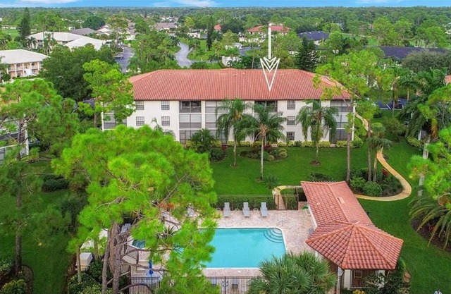 Naples Hide a way Condo