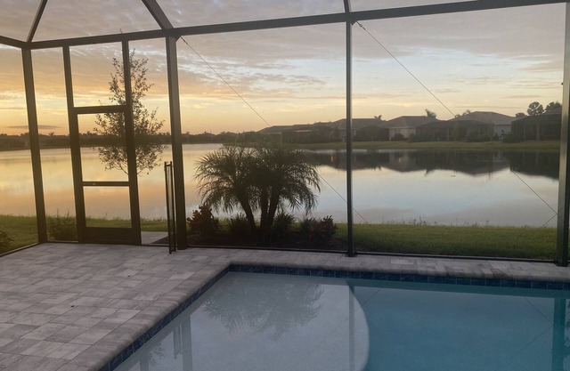Naples Paradise TOUT NOUVEAU Lakefront Villa - Naples Reserve. Construit en mai 2018