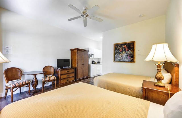 Naples Studio w/ Community Pool & Tennis Courts!