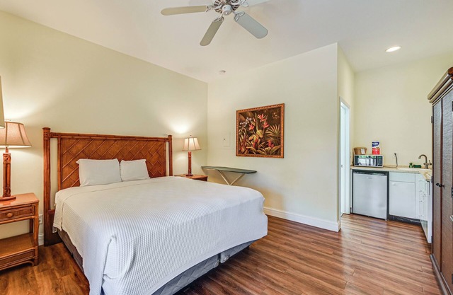 Naples Vacation Rental Studio in Resort Community