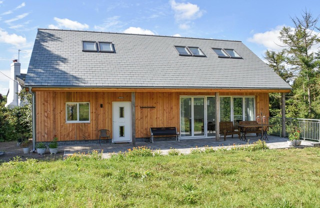 NARRACOTT DOWN, pet friendly, with a garden in South Molton