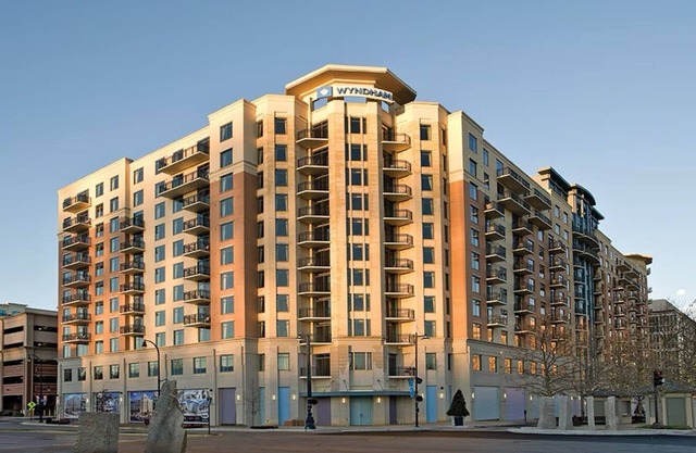 Nat'l Harbor MD’s Innovative Waterfront District near Wash DC 2BD/2BA Deluxe Ste