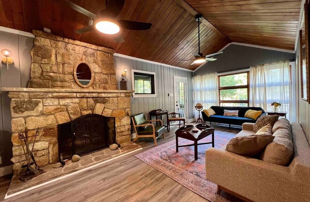 Nate’s Cabin at Water’s Edge