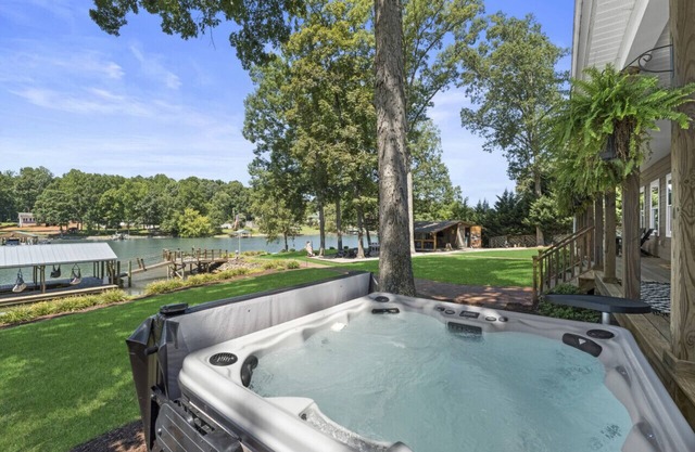 Natural High Lakefront Retreat: Spacious Family Getaway with Entertainment Room, Huge Backyard, and More!