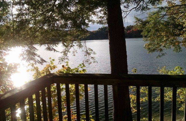 Petite retraite sur le lac tranquille à 1 heure de Portland