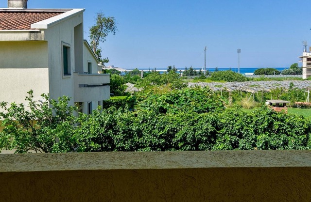 Nature and Sea View Studio Flat w Balcony in Bar